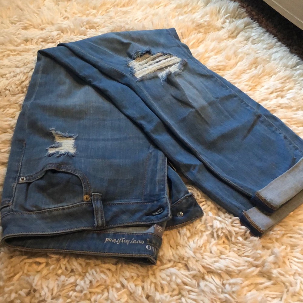 Distressed curvy ankle jeans